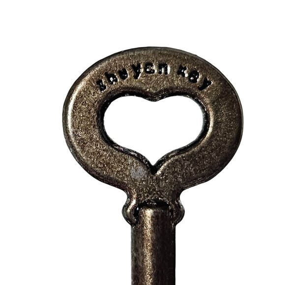 Antique Skeleton Key Heart Shaped Pendant Steampunk Gothic Vintage Fashion - Picture 3 of 5